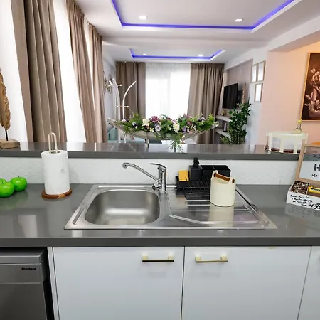 Lazuli Beachfront Sea View Ap144 * Λάρνακα