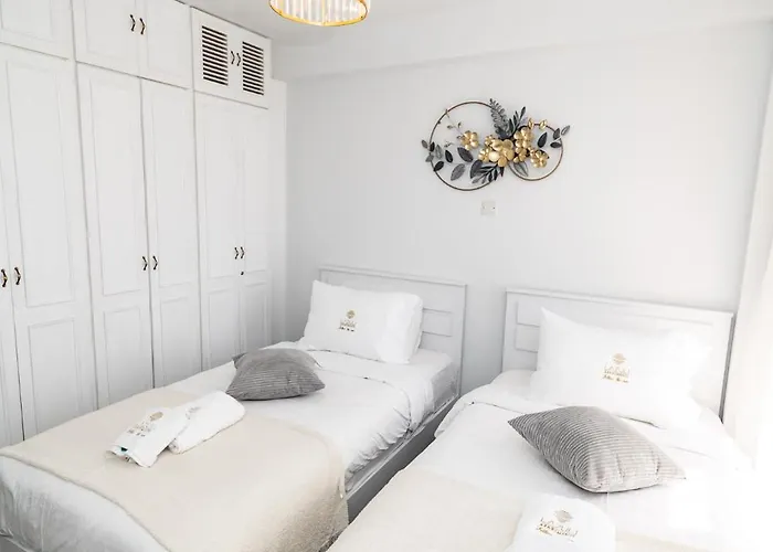 Lazuli Beachfront Sea View Ap144 * Ларнака