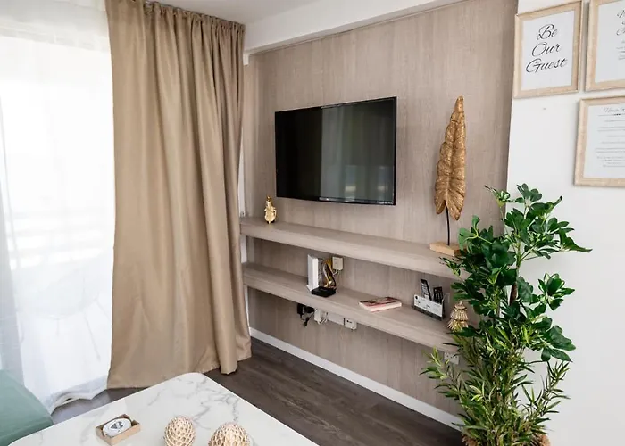 Lazuli Beachfront Sea View Ap144 Апартаменты Ларнака