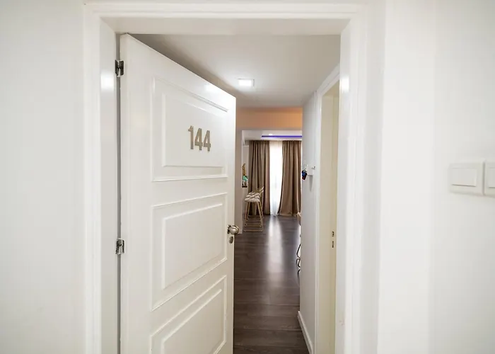 Lazuli Beachfront Sea View Ap144 Апартаменты Ларнака