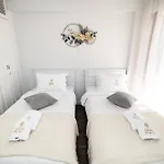Lazuli Beachfront Sea View Ap144 شقة لارنكا