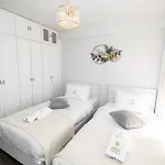 Lazuli Beachfront Sea View Ap144 * لارنكا