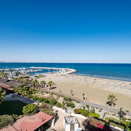 Lazuli Beachfront Sea View Ap144 شقة